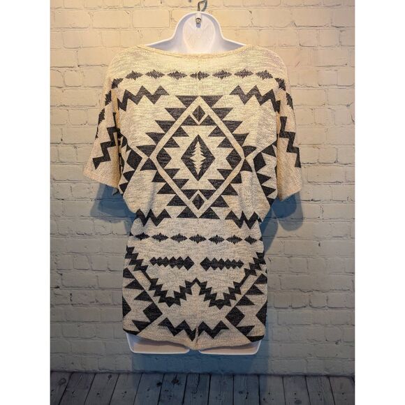 Ginger G loose fit western print knit top medium - Picture 3 of 5